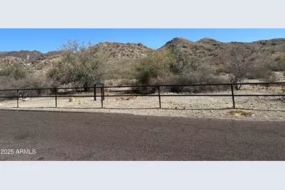 520 W McNeil Street, Phoenix, AZ 85041 - Photo 1