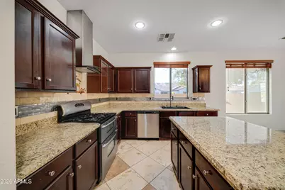 2218 W Magdalena Lane, Phoenix, AZ 85041 - Photo 16