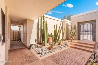 5814 N Echo Canyon Lane, Phoenix, AZ 85018 - Photo 4