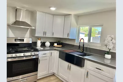 10918 W Durango Street, Avondale, AZ 85323 - Photo 4