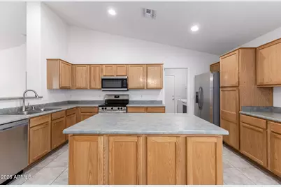 15847 W Saguaro Lane W, Surprise, AZ 85374 - Photo 10