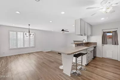 2137 E Apollo Avenue, Tempe, AZ 85283 - Photo 8