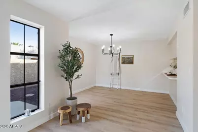 8432 E Malcomb Drive, Scottsdale, AZ 85250 - Photo 2