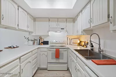 8432 E Malcomb Drive, Scottsdale, AZ 85250 - Photo 4