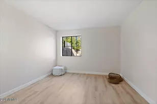 8432 E Malcomb Dr, Scottsdale, AZ 85250 - Photo 10