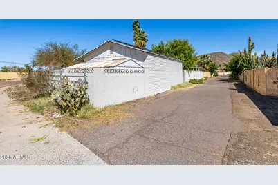 2419 W Shaw Butte Drive, Phoenix, AZ 85029 - Photo 48