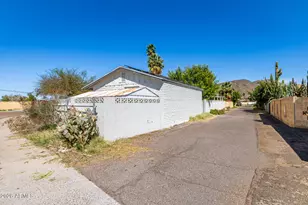 2419 W Shaw Butte Dr, Phoenix, AZ 85029 - Photo 48