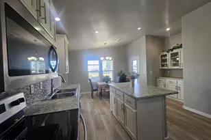 650 N Hawes Rd, Mesa, AZ 85207 - Photo 32