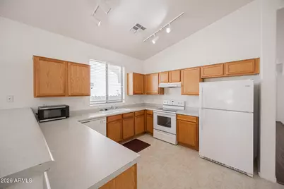 6918 S 37th Glen, Phoenix, AZ 85041 - Photo 8