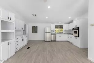 2921 E Oraibi Dr, Phoenix, AZ 85050 - Photo 10