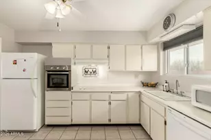 10431 W Tumblewood Dr, Sun City, AZ 85351 - Photo 8