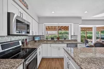 2011 E Loma Vista Drive, Tempe, AZ 85282 - Photo 10