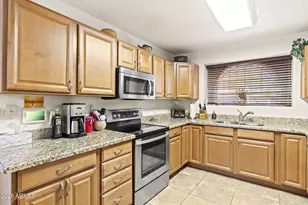 12002 N 79th Dr, Peoria, AZ 85345 - Photo 10