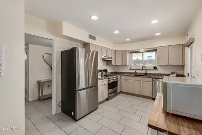 10316 W Bayside Road, Sun City, AZ 85351 - Photo 6