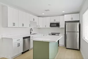 9845 N 15th Ave, Phoenix, AZ 85021 - Photo 8