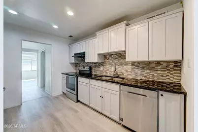 2031 N 28th Place, Phoenix, AZ 85008 - Photo 10