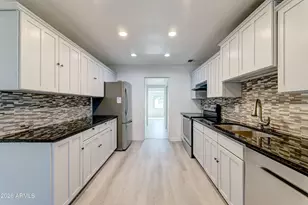 2031 N 28th Pl, Phoenix, AZ 85008 - Photo 14