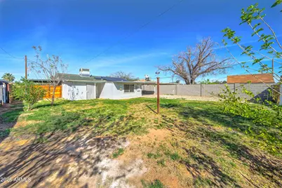 2031 N 28th Place, Phoenix, AZ 85008 - Photo 32