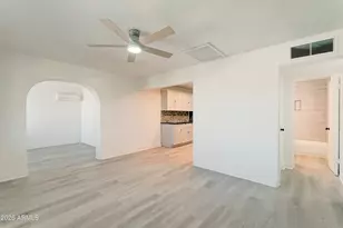 2031 N 28th Pl, Phoenix, AZ 85008 - Photo 4