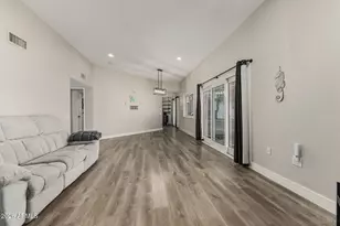 10634 W Hutton Dr, Sun City, AZ 85351 - Photo 8