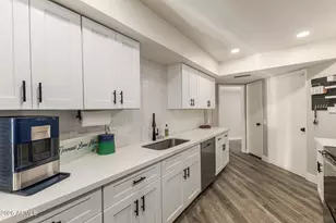 10634 W Hutton Dr, Sun City, AZ 85351 - Photo 12