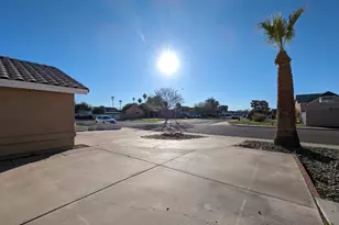 11941 N 69th Ave, Peoria, AZ 85345 - Photo 6