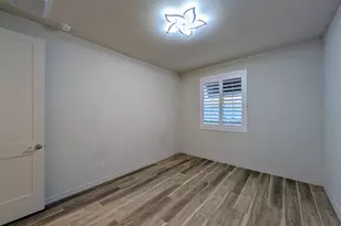 5902 N 86th Dr, Glendale, AZ 85305 - Photo 14