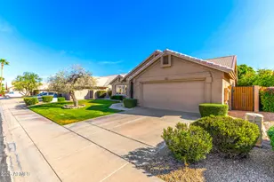 4309 E Thistle Landing Dr, Phoenix, AZ 85044 - Photo 2