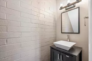 7810 E Keim Dr, Scottsdale, AZ 85250 - Photo 12