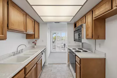 1301 E Canterbury Drive, Phoenix, AZ 85022 - Photo 14