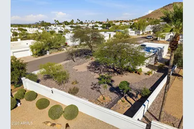 1301 E Canterbury Drive, Phoenix, AZ 85022 - Photo 32