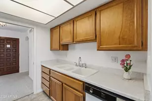 1301 E Canterbury Dr, Phoenix, AZ 85022 - Photo 10