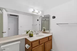 1301 E Canterbury Dr, Phoenix, AZ 85022 - Photo 24