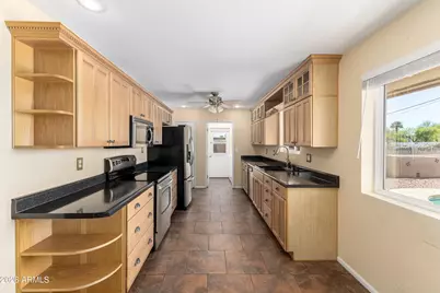 10637 W Caron Drive, Sun City, AZ 85351 - Photo 14