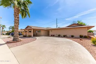 10637 W Caron Dr, Sun City, AZ 85351 - Photo 2