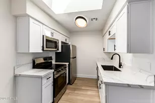 522 W Blackhawk Dr, Phoenix, AZ 85027 - Photo 14