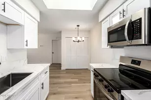 522 W Blackhawk Dr, Phoenix, AZ 85027 - Photo 2