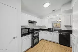 8551 W Voltaire Ave, Peoria, AZ 85381 - Photo 10