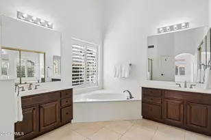 5637 E Beverly Ln, Scottsdale, AZ 85254 - Photo 18