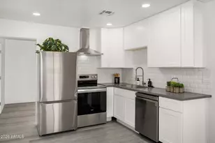 3030 N 38th Dr, Phoenix, AZ 85019 - Photo 14