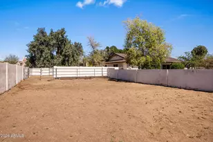 2035 W Waltann Ln, Phoenix, AZ 85023 - Photo 6