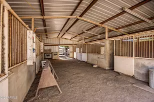 2035 W Waltann Ln, Phoenix, AZ 85023 - Photo 4