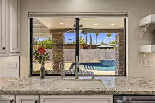 312 E Brook Hollow Dr, Phoenix, AZ 85022 - Photo 10
