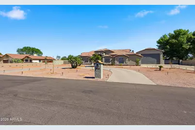 5347 N 106th Avenue, Glendale, AZ 85307 - Photo 2