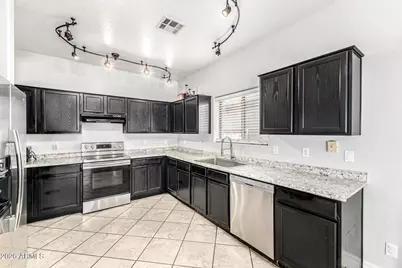 7205 W Sunderland Avenue, Phoenix, AZ 85033 - Photo 12