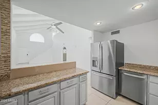 2225 E Catalina Dr, Phoenix, AZ 85016 - Photo 8