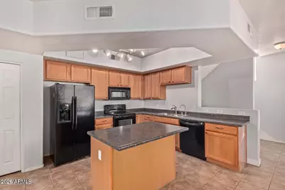 3250 W Greenway Road #Unit 157, Phoenix, AZ 85053 - Photo 12