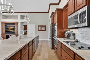 654 E Hampton Ct, Gilbert, AZ 85295 - Photo 12