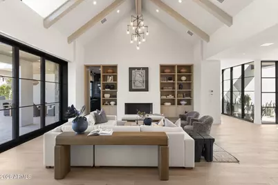 4220 N 57th Place, Phoenix, AZ 85018 - Photo 2