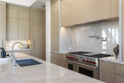 4220 N 57th Place, Phoenix, AZ 85018 - Photo 10